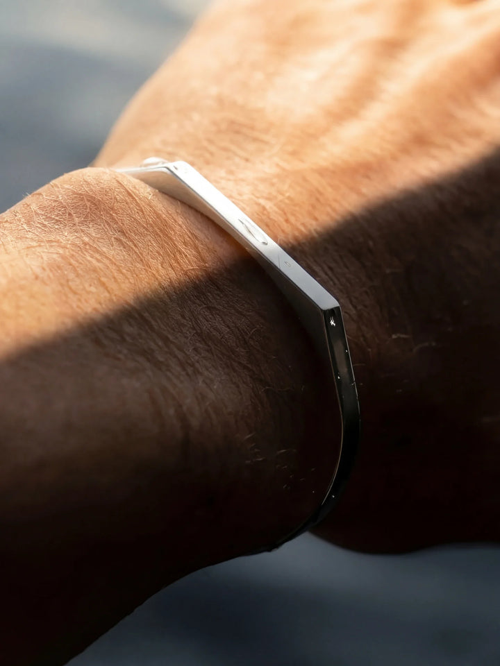 UNISIZE SIGNET CUFF IN SILVER