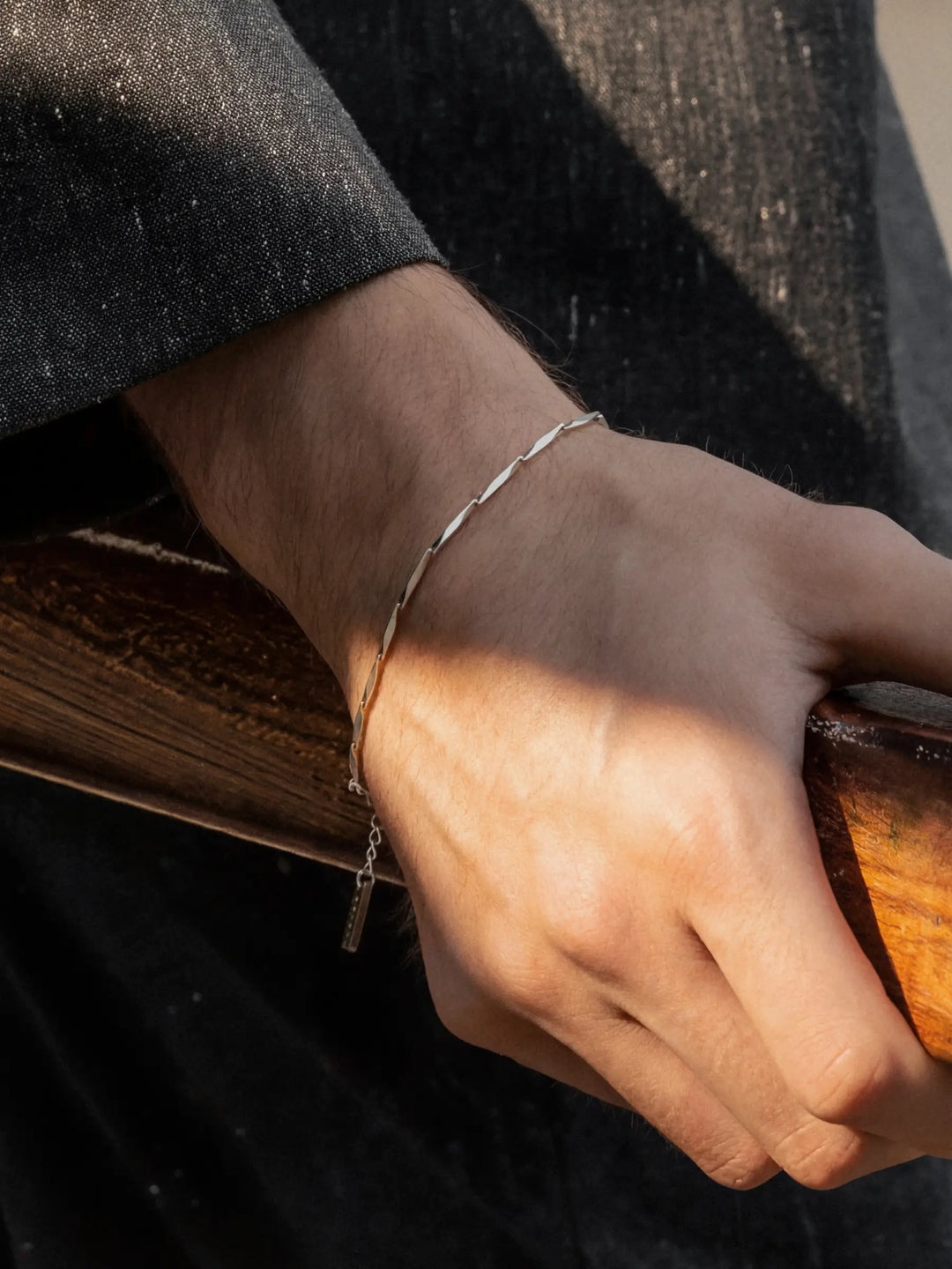 LINEAR CHAIN BRACELET
