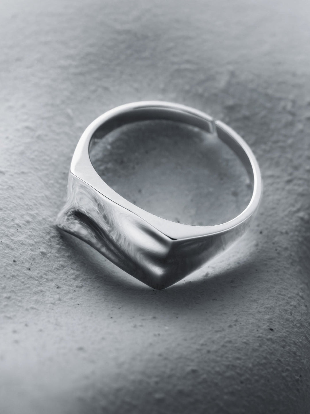 RIPPLE SIGNET SET IN SILVER