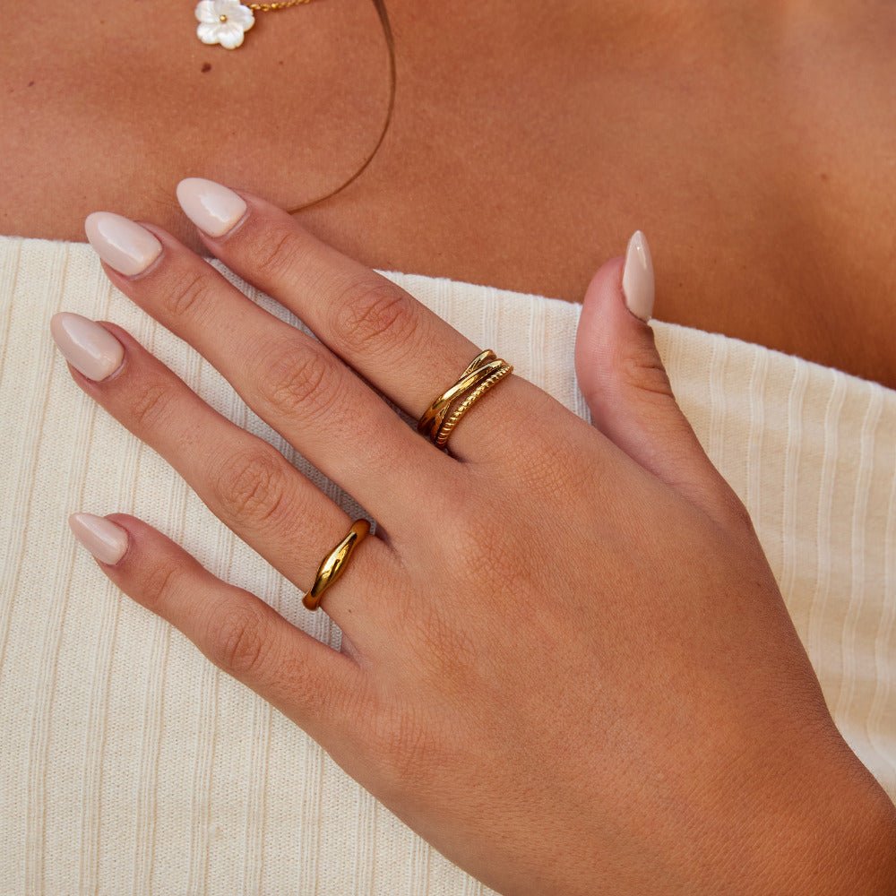 Ara Twisted Crossed Ring