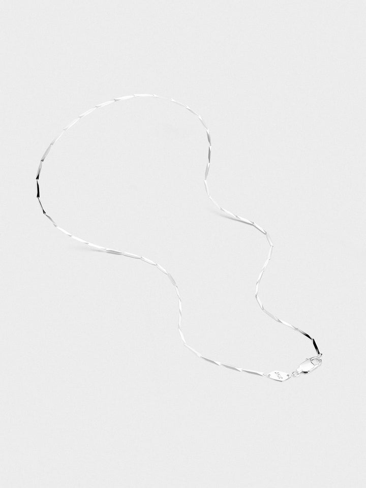 LINEAR CHAIN NECKLACE