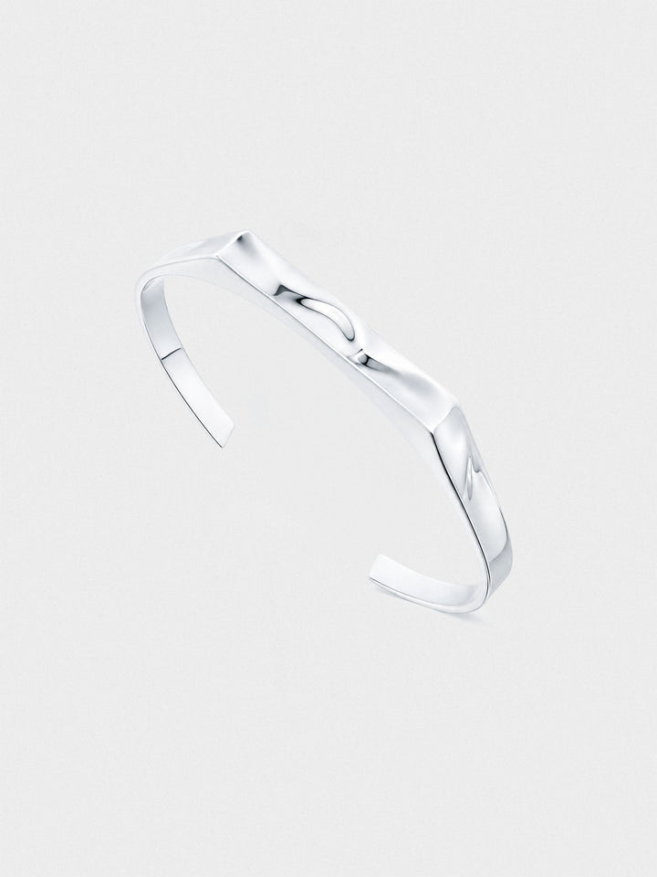 RIPPLE SIGNET CUFF IN SILVER