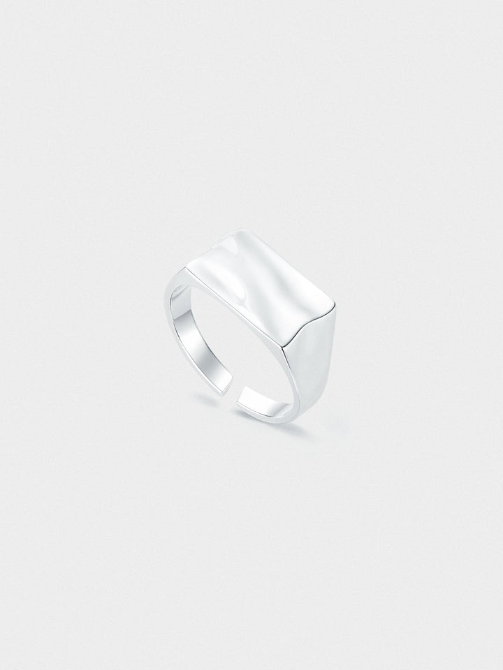 RIPPLE SIGNET RING IN SILVER