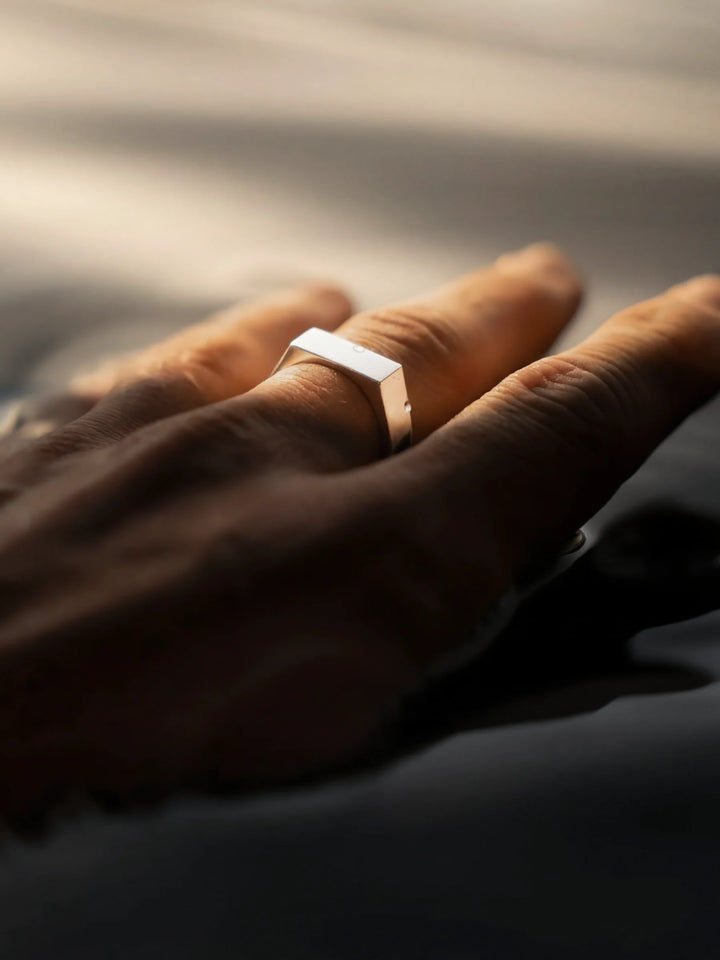 UNISIZE SIGNET RING IN SILVER
